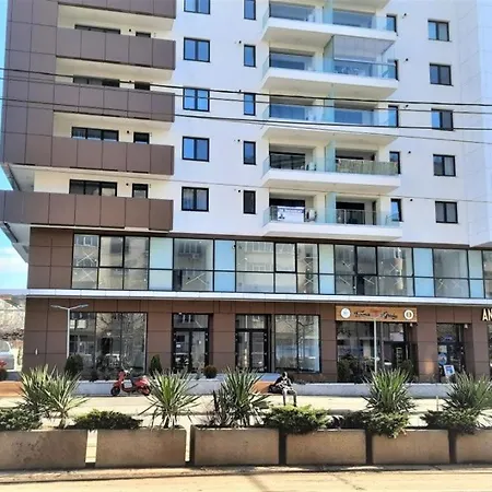 Roka Haven With Balcony And Parking *